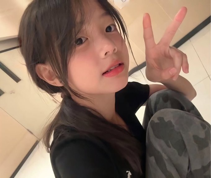 peach_m1230's tweet photo. 本人18歲 已成年
長得普通
 個性普通 
生活也普通
 會有人喜歡這種普通女孩嗎？
#已畢業 https://t.co/QRYNwJO3Qh