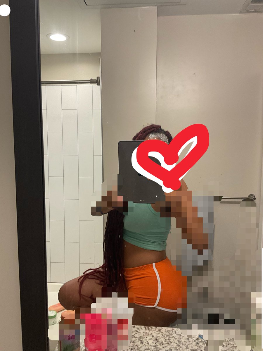 breeewitdakinks's tweet photo. Adventures of perming my edges I will blur my undone nails n not waxed stubby underarms  every time lol im under construction >.< https://t.co/sVWPGhTkSN