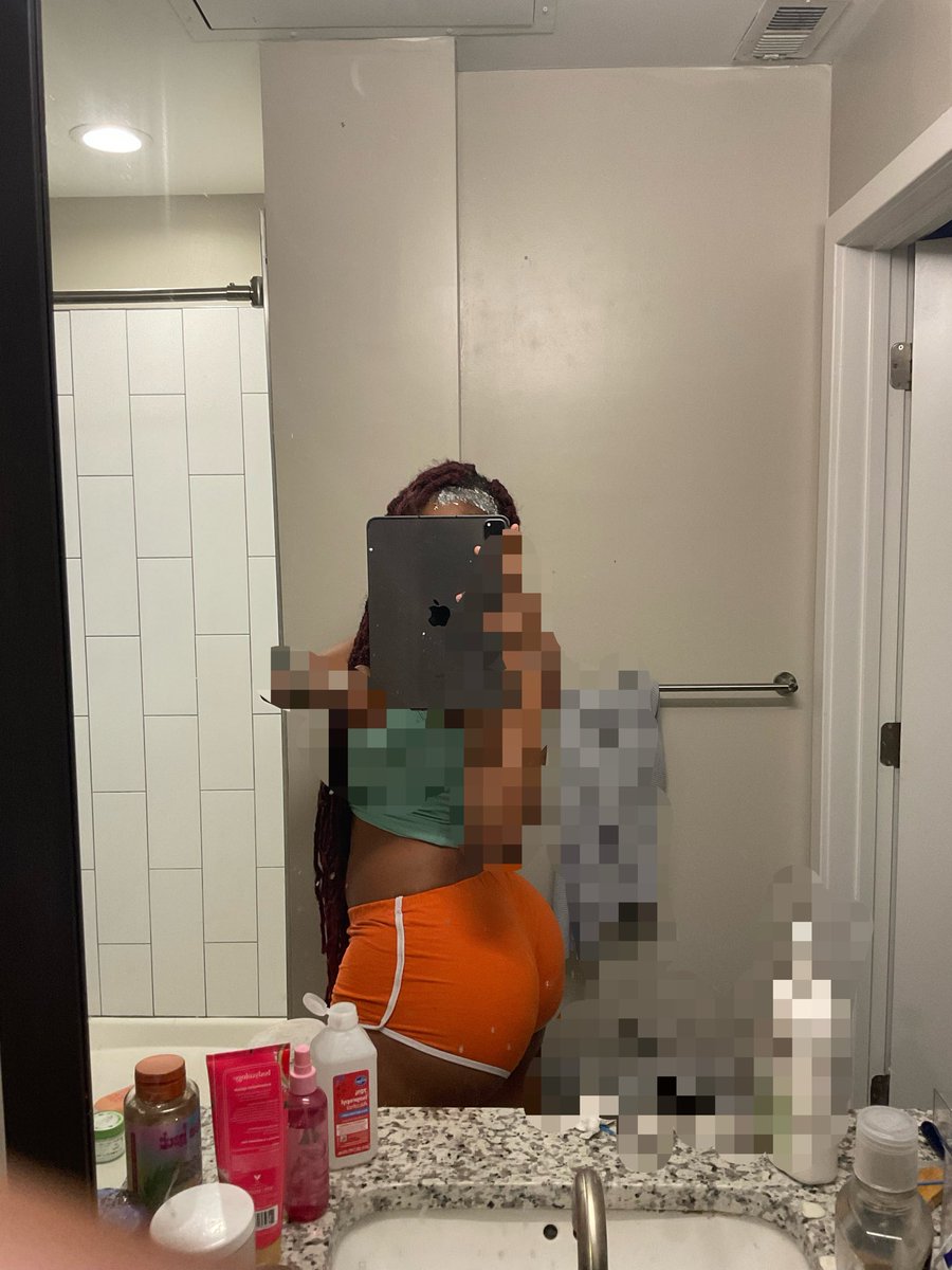 breeewitdakinks's tweet photo. Adventures of perming my edges I will blur my undone nails n not waxed stubby underarms  every time lol im under construction >.< https://t.co/sVWPGhTkSN