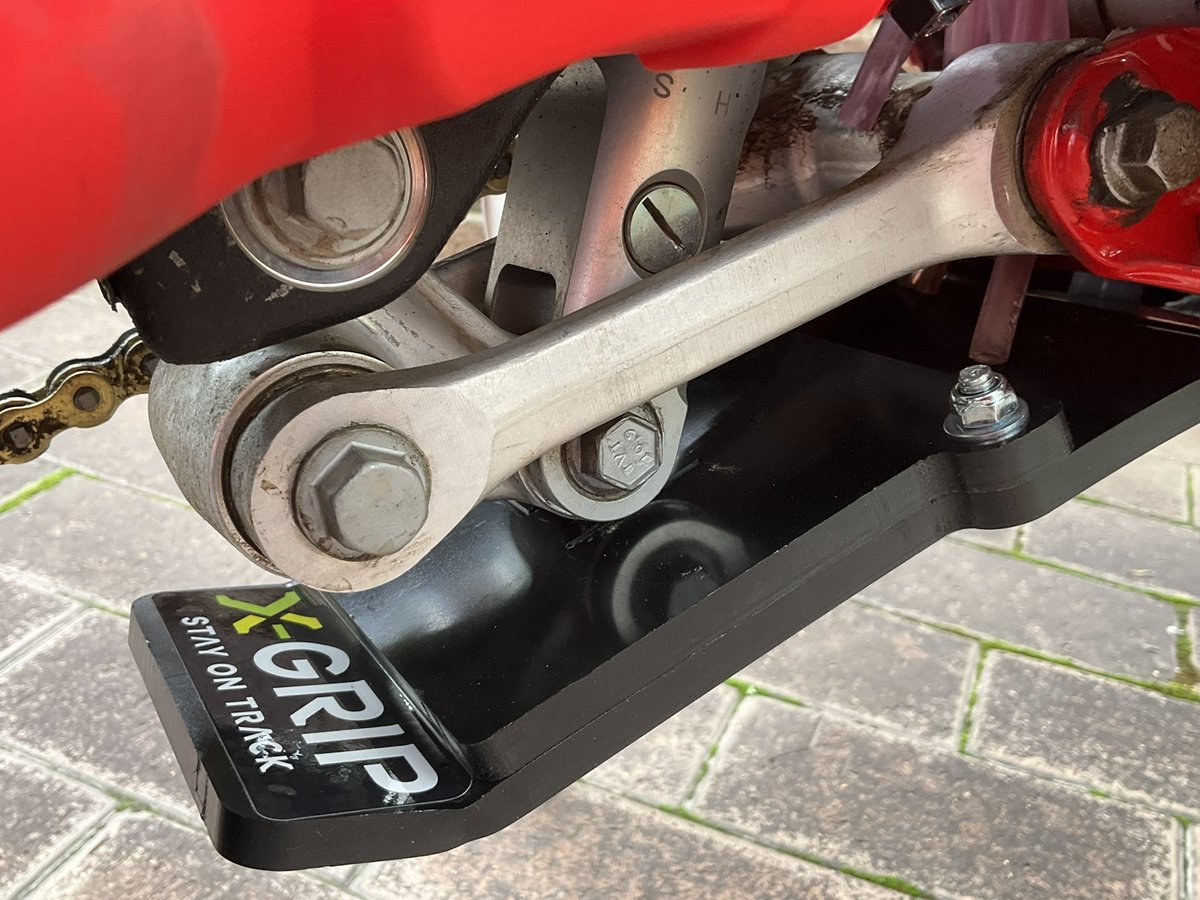 KTM819O4's tweet photo. #RR昭和200 #XGRIP #アンダーガード #樹脂製 #超軽量 https://t.co/r1ucbCNb0H