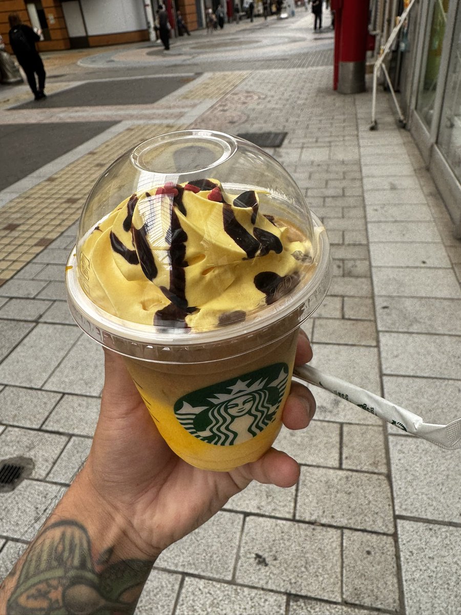 rill__0's tweet photo. ワイルドエリア買えなかった腹いせにピカチュウラテ寝起き2秒で買いに来た https://t.co/7vUjS9LlsX
