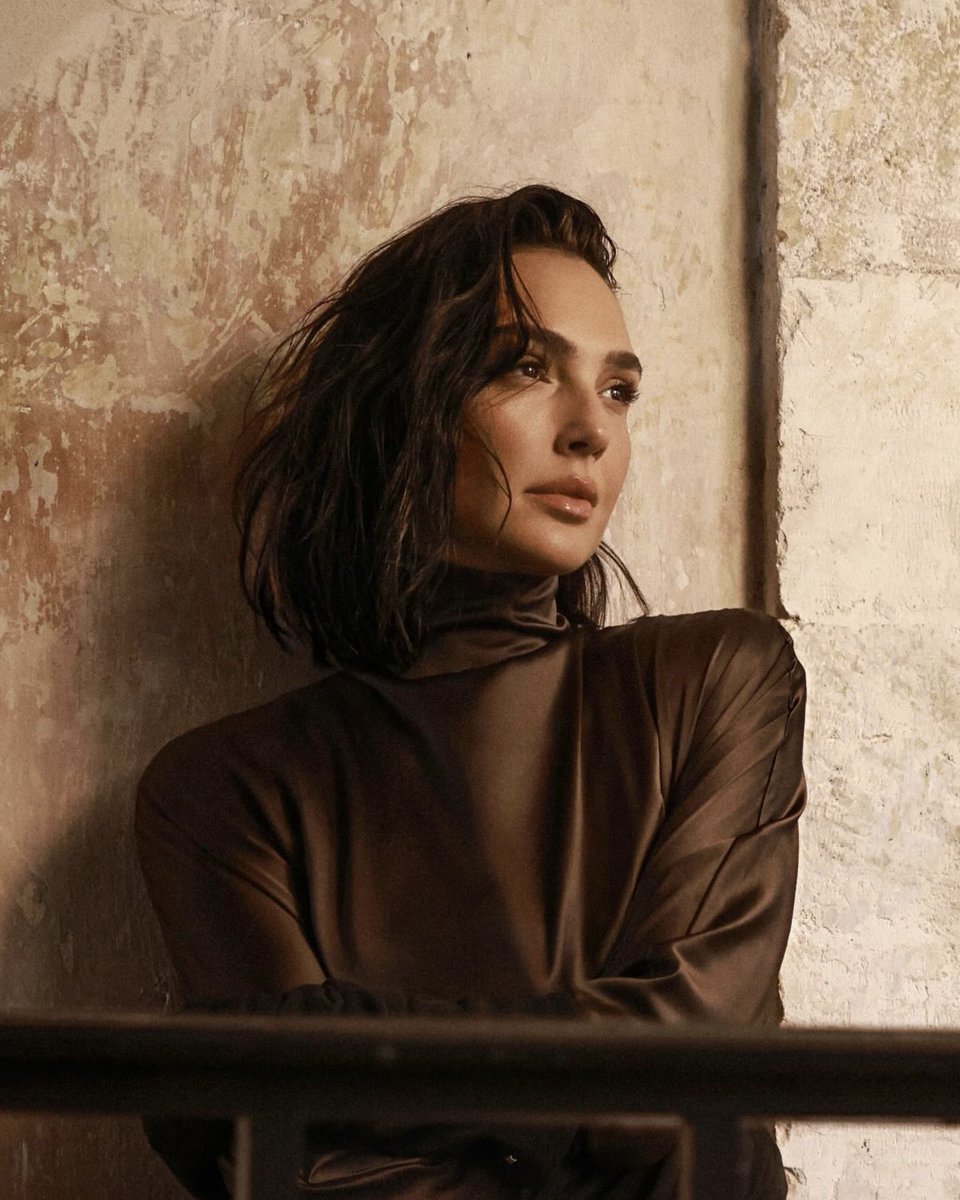 httpsgadot's tweet photo. gal gadot upcoming projects:

‘BITCOIN’ - TBA

‘fast forever’ - PRE PROD

DEVELOPING:

‘CLEOPATRA’
‘RUIN’
‘irena sendler’
‘to catch a thief’
‘met me in another life’
‘the recovery agent’
‘untitled lisa howard film’ https://t.co/I6BOsQD7wE