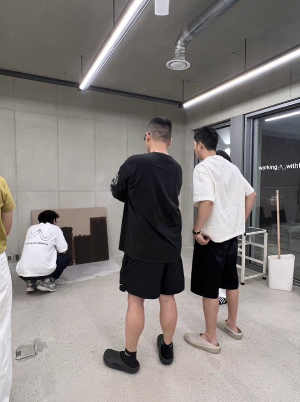 uRMyseason's tweet photo. 3년 전 rkive에 올렸던 <시/차> 전시가
준이가 연 전시였겠구나….🥺🥺
어쩐지 그 전시에 유독 남주니 소장품들이 보이고
사진도 많이 올리는구나 했었는데!
 https://t.co/apXCd5dvKz https://t.co/X4IPO4nsw6