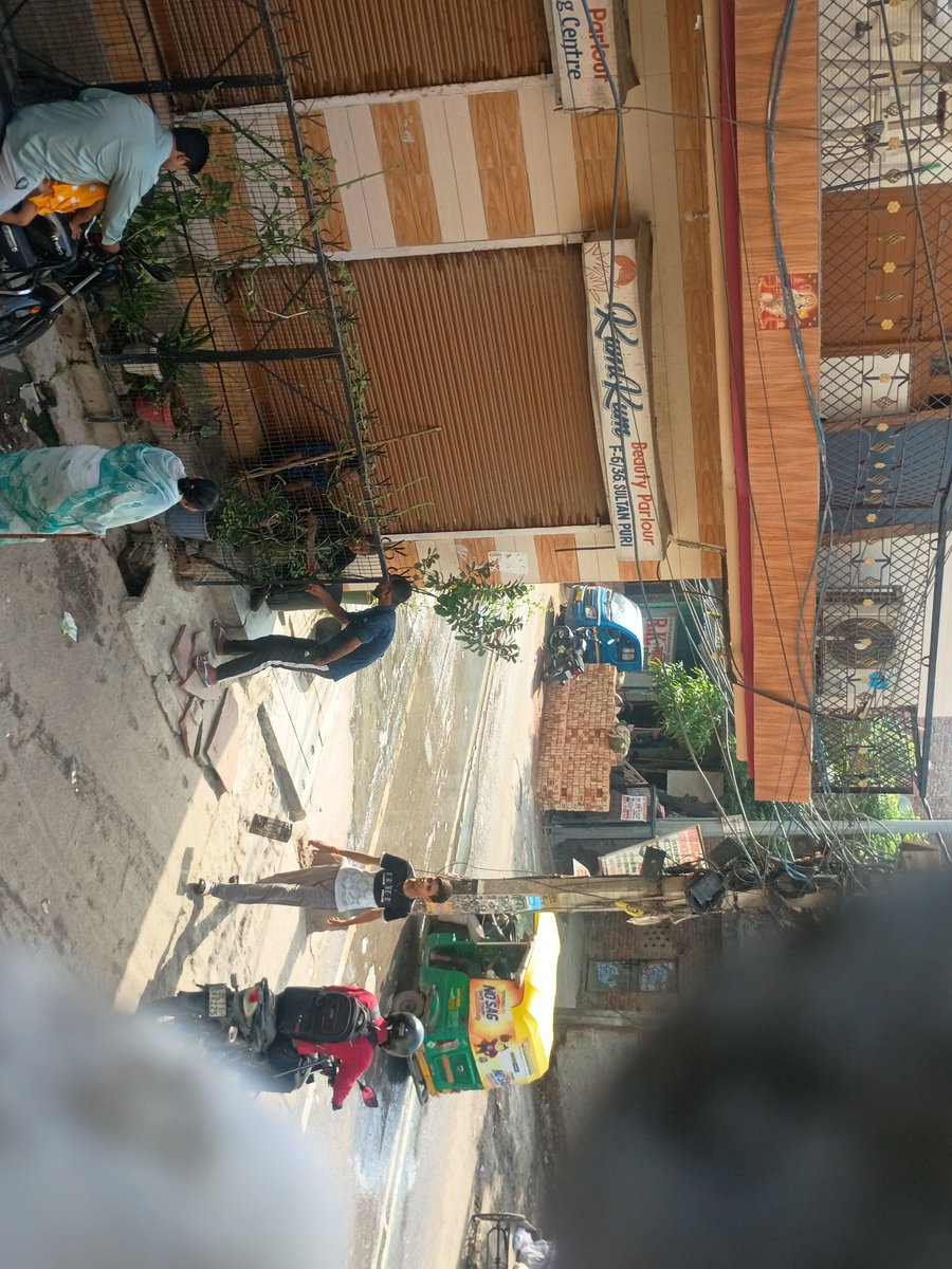 kka2k5's tweet photo. Dcp
@dcpouter R/Sir कुछ नशे में धुत इंसान हर समय हमारे घर F 7/493 के आगे या सामने वाले घर F 6/36 के आगे बैठे रहते है। सुबह सुबह और शाम को । हम उनको बहुत बार बोल चुके ह की यहां खड़े मत हो या बैठो मत लेकिन वो नहीं मानते । गलत बोलते है । घर मैं छोटे पढ़ने वाले बच्चे और महिलाएं  है https://t.co/RCjOJk0GUj