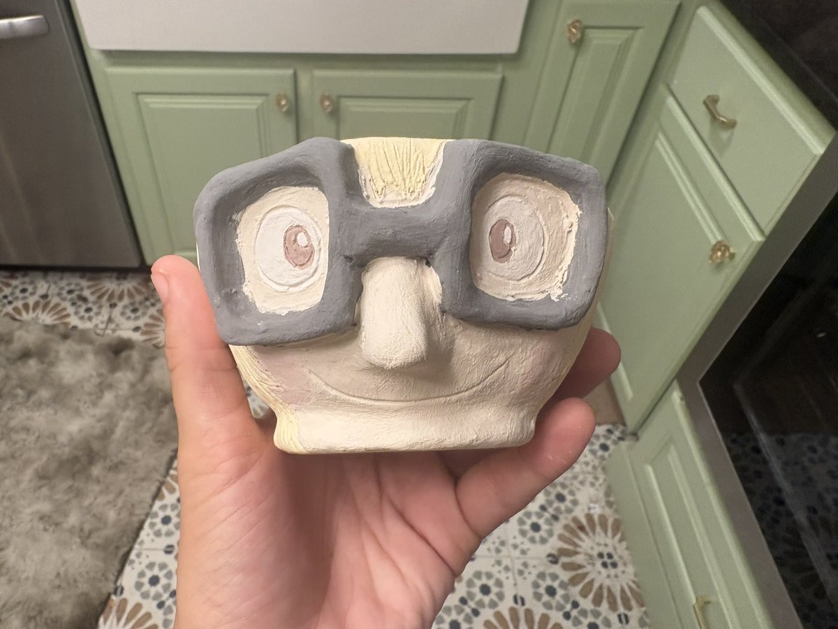 maxquacks27's tweet photo. i can’t wait for the final product of my Blonde Character Planter #faa #faatwt #factattackadventures #facty https://t.co/qzgGTRaKxM