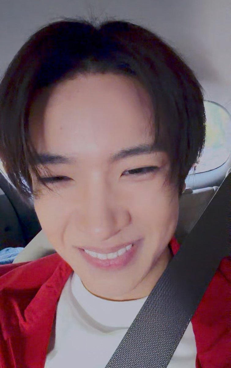 hamgaji's tweet photo. him accidentally turning off his camera and then muting himself back to back i'm smiling like an idiot bdbdbdbfbdfn oh my god he is so so so so cute https://t.co/cmxldfLLfo