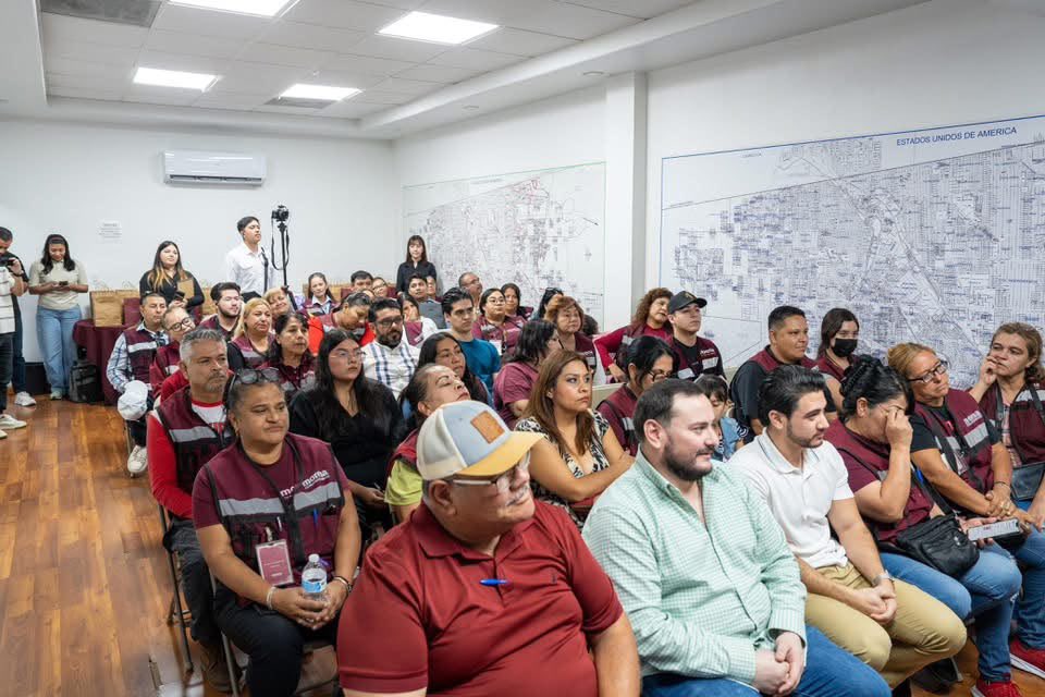 JulietaRamirezP's tweet photo. Nos reunimos en Mexicali con el rostro de nuestro movimiento: las y los compañeros que todos los días tocan puertas y dan la cara por la transformación. 

Nuestra prioridad es clara, por indicación de nuestra Dirigenta Nacional @A_MontielR: lo prioritario es atender a quienes atienden el territorio.