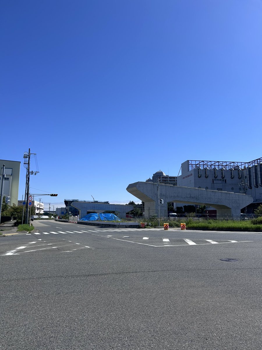 shi_buta's tweet photo. 今日は何も考えず自分の事だけって思い朝起きたけど天気いいので母の布団干してシーツやカバー類洗濯
ひと段落ついたので久しぶりにカブ乗って六甲アイランドの阪神高速湾岸線の工事見に行ったら結構出来ててびっくりした
帰りにお気に入りのラーメン屋大塩上で食事して少しリフレッシュ出来たと思う https://t.co/AwW13DB567