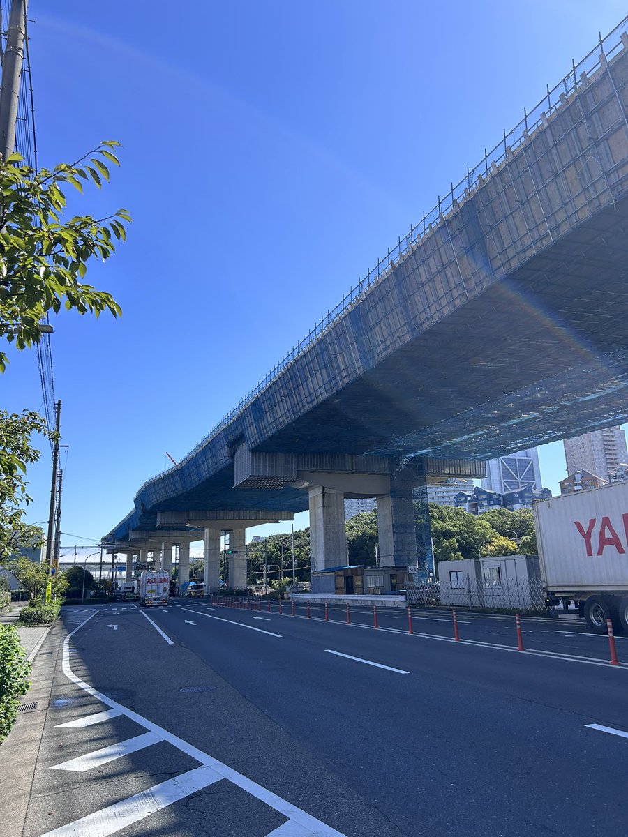 shi_buta's tweet photo. 今日は何も考えず自分の事だけって思い朝起きたけど天気いいので母の布団干してシーツやカバー類洗濯
ひと段落ついたので久しぶりにカブ乗って六甲アイランドの阪神高速湾岸線の工事見に行ったら結構出来ててびっくりした
帰りにお気に入りのラーメン屋大塩上で食事して少しリフレッシュ出来たと思う https://t.co/AwW13DB567