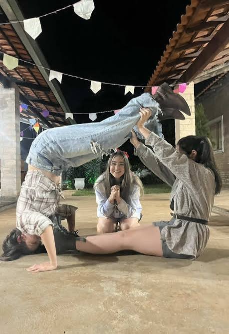 binkbinkB_'s tweet photo. พร้อม! เตรียมถ่ายรูปกับอิงล็อตแล้วค่ะ🫡

#อิงล็อต #englot https://t.co/LB9IUmz4hq