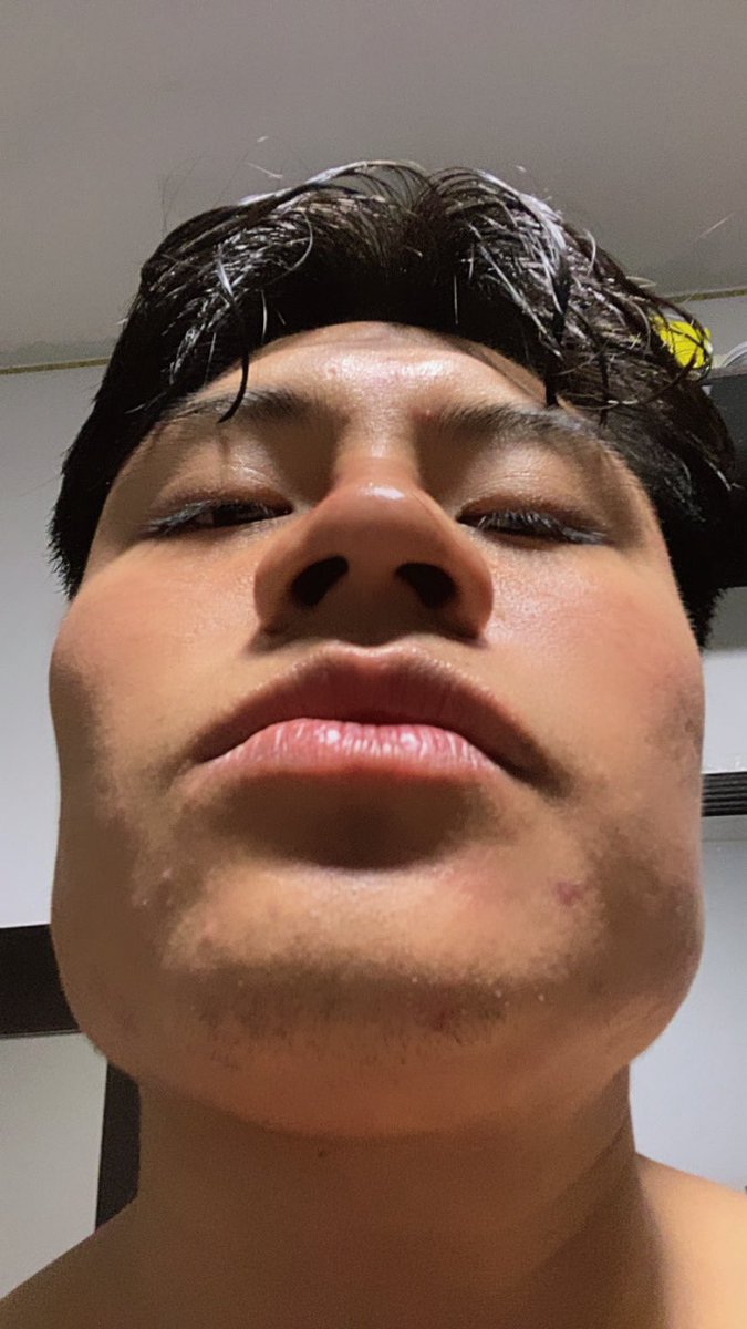 Juanit0pai's tweet photo. Regresando a casa 
Cansado,
Golpeado,
Estrangulado,
Con las articulaciones luxadas,
Con sueño,
Bien pinche tarde,
Bañado en sudor, 
La vida es buena. 
Las amo mma https://t.co/chp5R9P14R