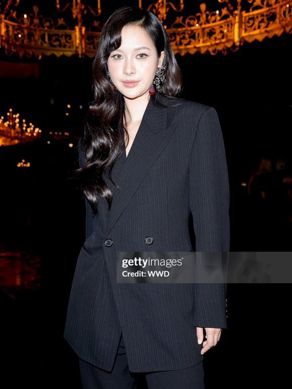 milkfamily__'s tweet photo. กล้อง @GettyImages ก็เอามาดามชีไม่ลงนะคะบอกเลออออ❤️‍🔥 บองชูวเฌอแตมค่ะมาดามวอสเบียน🫪🖤🐈‍⬛

MILK PANSA SHINE PFWSS27
#YSLxMilkPansa
#MilkPansa
#SaintLaurentSS27 #PFW 
#YSL #YvesSaintLaurent
@YSL @panlyyy https://t.co/Cb5sbEAs0R