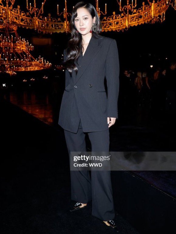 milkfamily__'s tweet photo. กล้อง @GettyImages ก็เอามาดามชีไม่ลงนะคะบอกเลออออ❤️‍🔥 บองชูวเฌอแตมค่ะมาดามวอสเบียน🫪🖤🐈‍⬛

MILK PANSA SHINE PFWSS27
#YSLxMilkPansa
#MilkPansa
#SaintLaurentSS27 #PFW 
#YSL #YvesSaintLaurent
@YSL @panlyyy https://t.co/Cb5sbEAs0R
