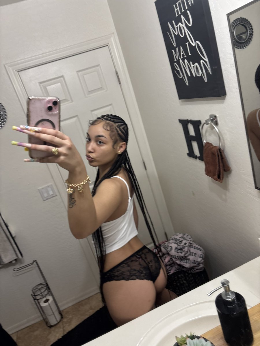 Nayispretty001's tweet photo. Who's still up ?

#detroitmeets #detroitfreaks #detroit https://t.co/ktpPxh1ABW