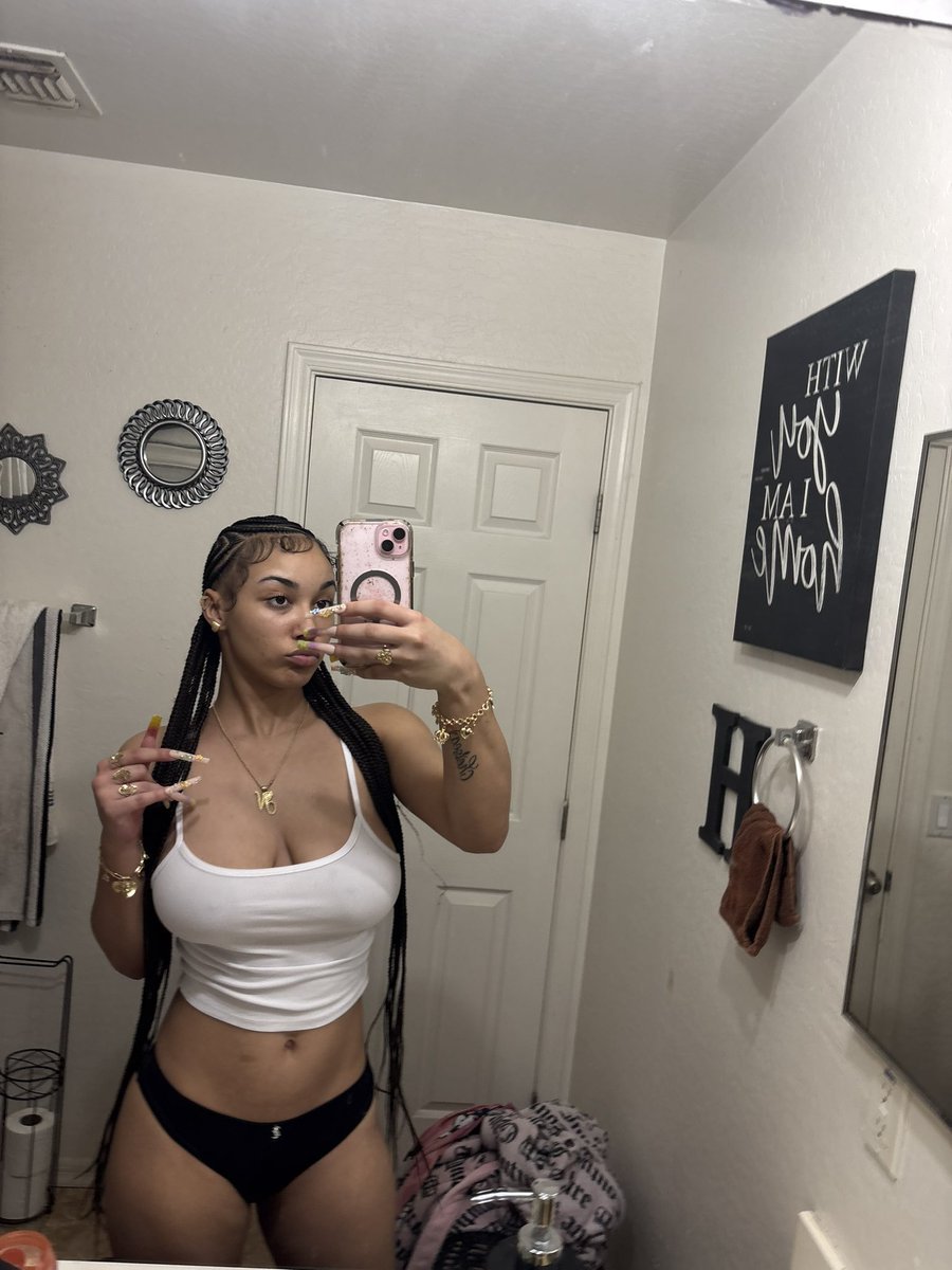 Nayispretty001's tweet photo. Who's still up ?

#detroitmeets #detroitfreaks #detroit https://t.co/ktpPxh1ABW