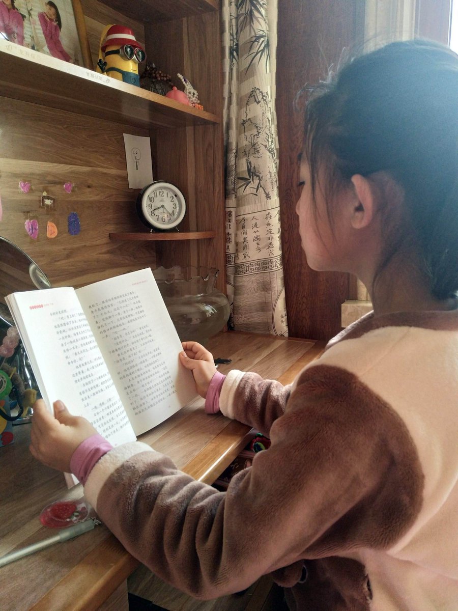 saurnqqs's tweet photo. On a quiet path,稚悦 sits with the筛 to carefully谂 her favorite book. https://t.co/0hH0X32PLj