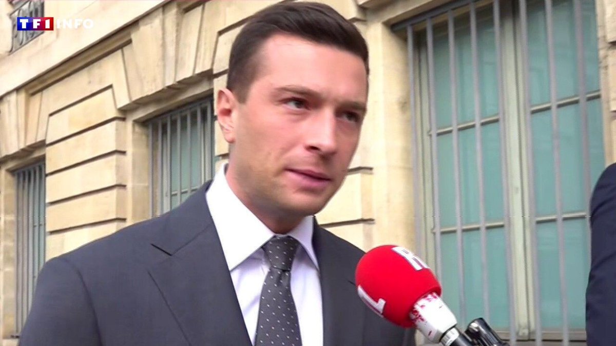 LCI's tweet photo. "On veut m'assassiner politiquement" : à son arrivée à l'Assemblée, Jordan Bardella nie avoir tenu des propos antisémites
➡️ https://t.co/rGOpDPifFN https://t.co/nJ2ljdQUkE