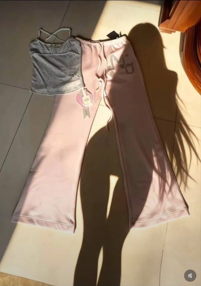 RosamariaGi21's tweet photo. 刚刚睡醒有人在吗？？？？？？？   

开脱！！！上供！！   ！    

真的给b看，反正不要🚪 https://t.co/xoXAHDQgZ4