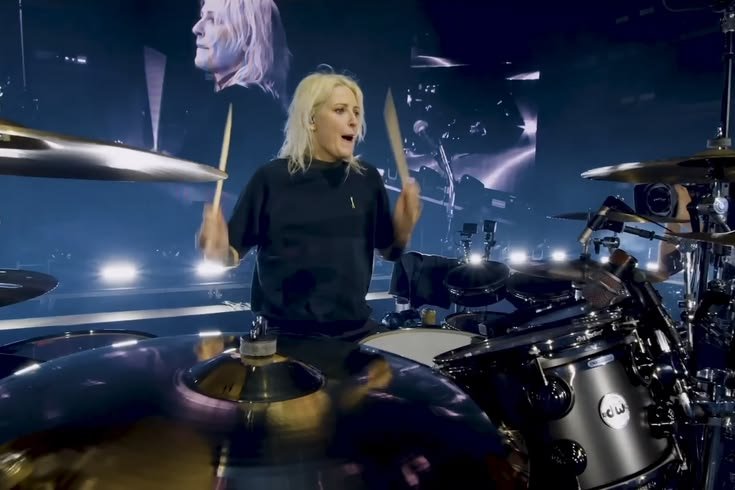 EricTheEmilyFan's tweet photo. Need a song on the next LP album where Emily plays the drums https://t.co/kDADCyI05x