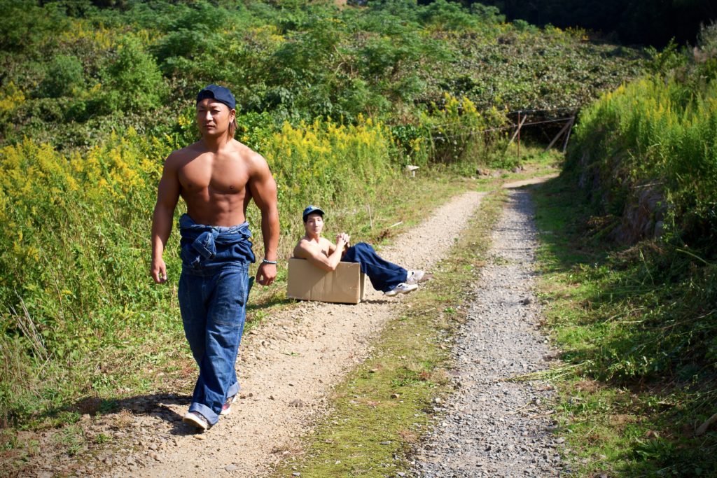muscleplus_free's tweet photo. キウイの覇権争いに敗れ捨てられるマッチョ

※実際に撮影しています https://t.co/39FqgXjMJz