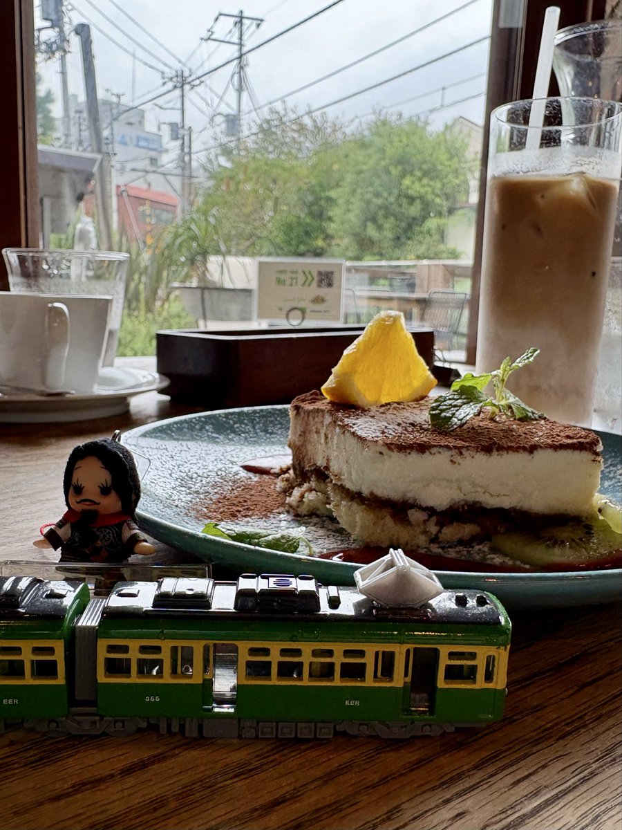 pescaaad221's tweet photo. ｷｭﾋﾟ騰ﾁｬﾏ、江ノ電に乗車🚃 https://t.co/fvHoibqqR0