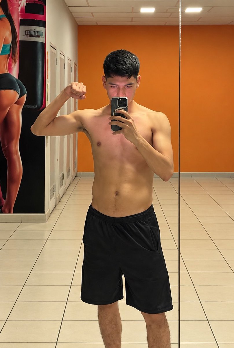 emilianohofmann's tweet photo. Ya entrenaron hoy? 

#Ecuador #Guayaquil #Gym #Gamer #fit https://t.co/0LaEJUfTwm