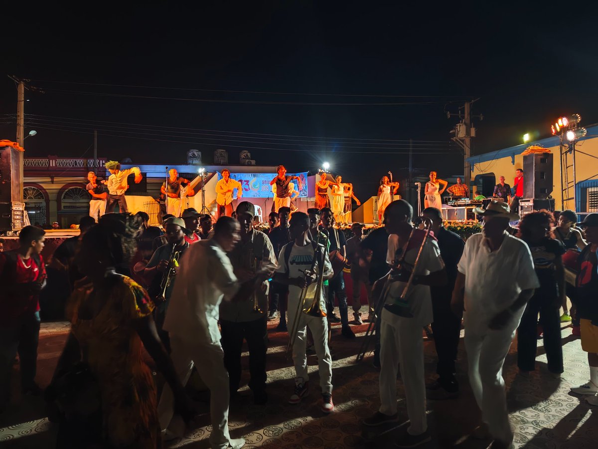 LorenzoOsbel's tweet photo. Historia, cultura y tradición se dieron cita en la gala homenaje por el 230 aniversario de la ciudad de #LasTunas. 
Muchas felicidades bella ciudad! #PorLasTunasLaVictoria #SíSePuede https://t.co/zVeV1YiltZ