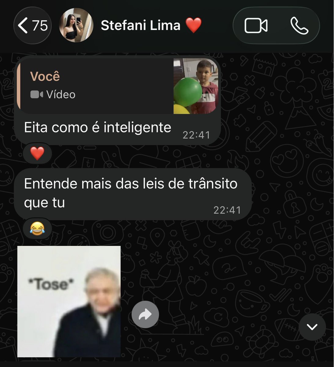 larissalima930's tweet photo. Não sei se fico feliz por tá elogiando o meu filho ou triste pqe ta me humilhando kkkkkkkkk https://t.co/RgRqYYBzCo