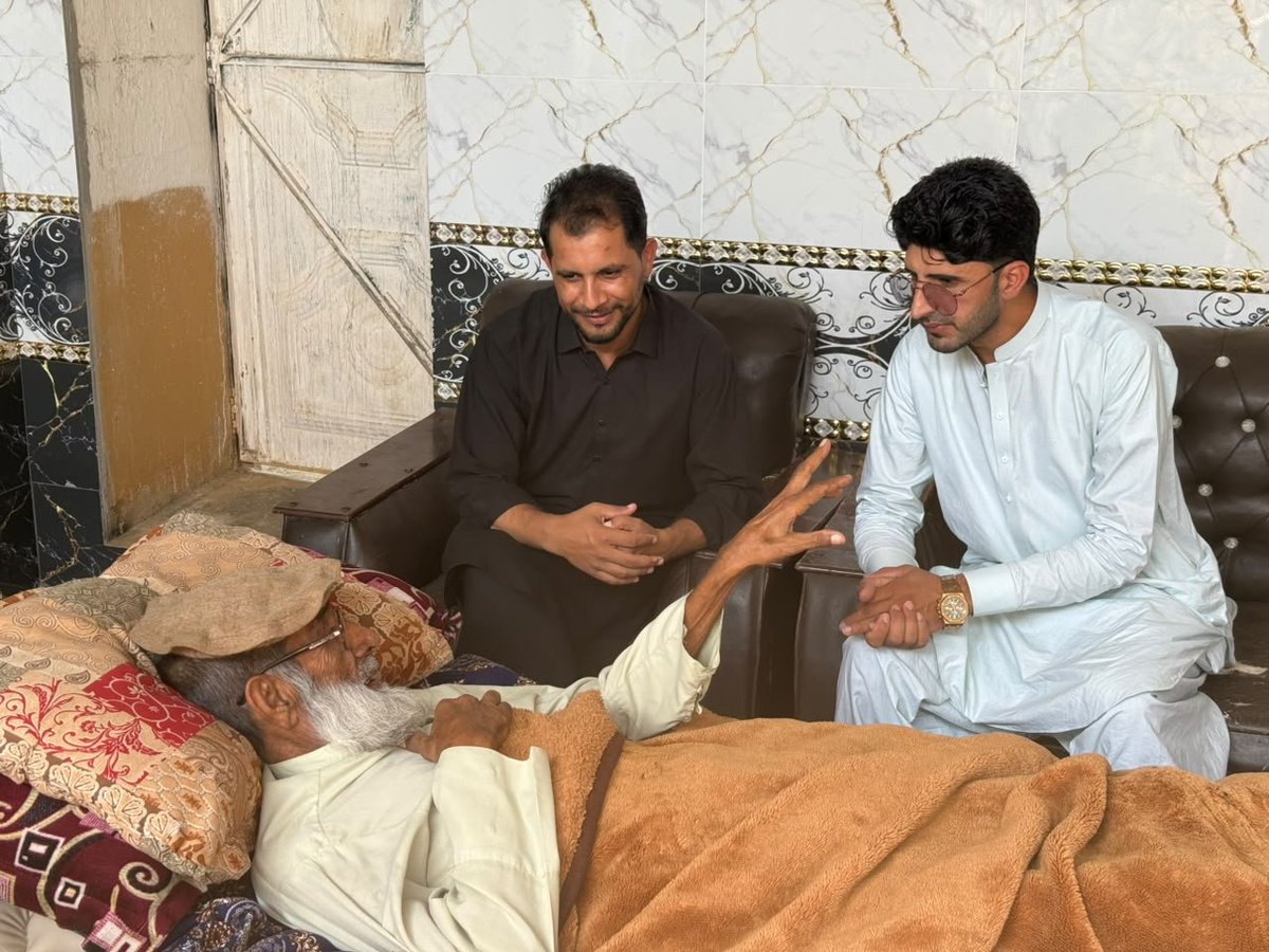 doctorashid's tweet photo. آج ملک عبدالسلام صاحب، جو خدائی خدمتگار قافلے کے ایک بہت دیرینہ کارکن ہیں، کی تیمارداری کا شرف حاصل ہوا۔

ملک صاحب بیماری کی حالت میں بھی قوم اور عوام کے غم اور فکر میں مبتلا تھے۔ ملک صاحب کے ساتھ گزارے چند لمحات میرے لیے بہت مفید اور یادگار رہے۔
🫴🫠 https://t.co/3AKayEvUWp