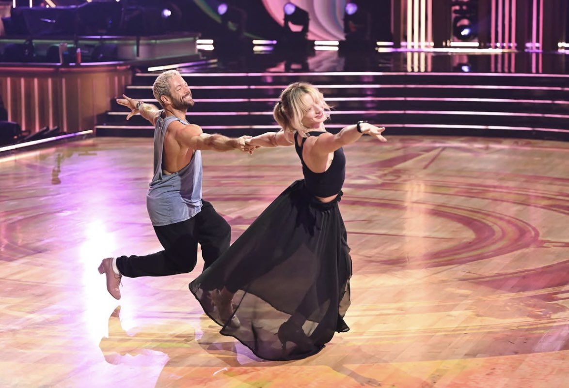 starsonice's tweet photo. What do Amber Glenn &amp; Pasha Pashkov have in store for us in week 3? Tune in to @officialdwts tonight at 8pm Eastern &amp; don't forget to vote!  💃🏻 🕺🏻 🛥️ 
📷 @AmberGlenn_ @pashapashkov86 
#dwts #dancingwiththestars https://t.co/kVNOQLfH0Z