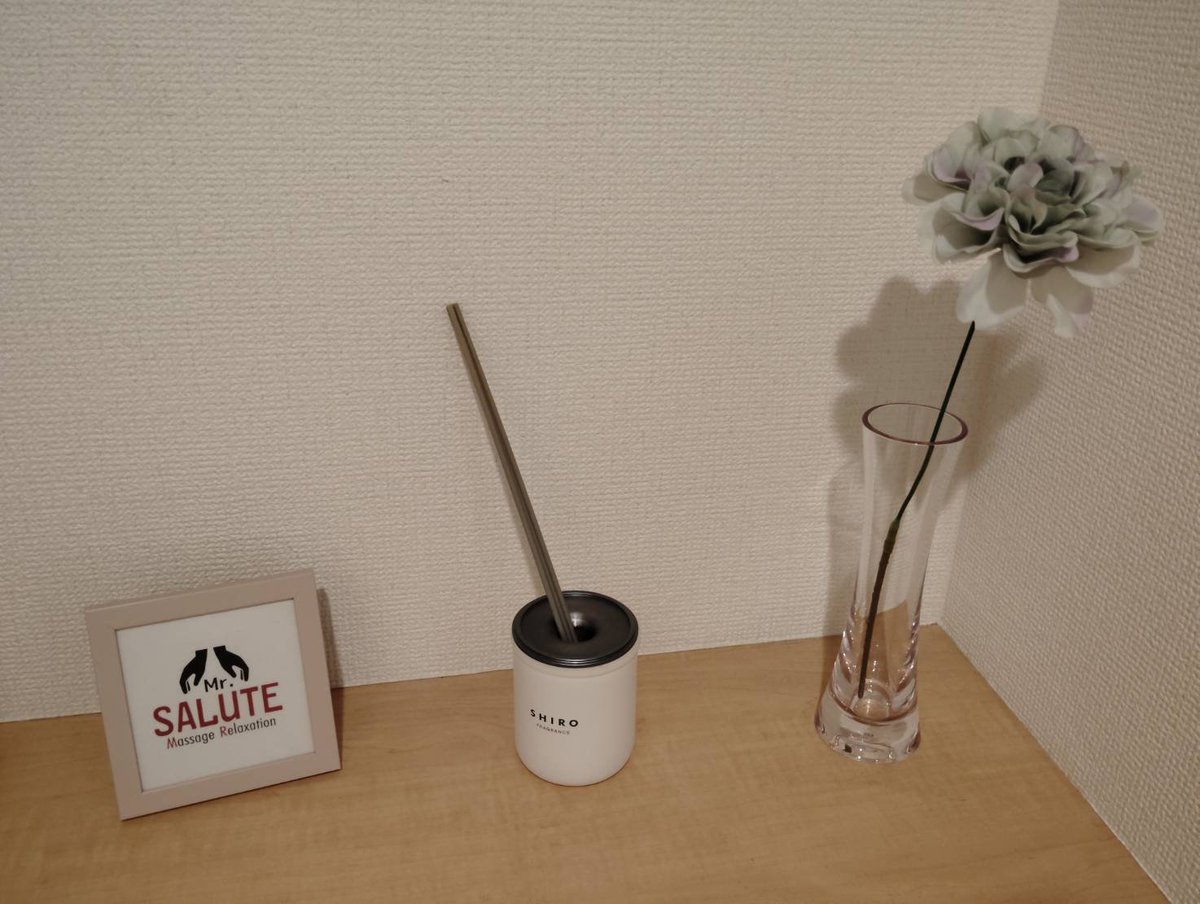 Mr_SALUTE8's tweet photo. 9/30
本日16:00〜OPEN💆
どんよりした日が続いております🌧️
マッサージで気分もスッキリしましょう✨️
ご予約はこちら👇️
https://t.co/AZEtNfoWLi
#肩こり #腰痛 #都立大学マッサージ #自由が丘マッサージ #マッサージ #リラクゼーション #ドライヘッドスパ #ヘッドスパ #マタニティ #リンパ https://t.co/FekEsQ04Mm