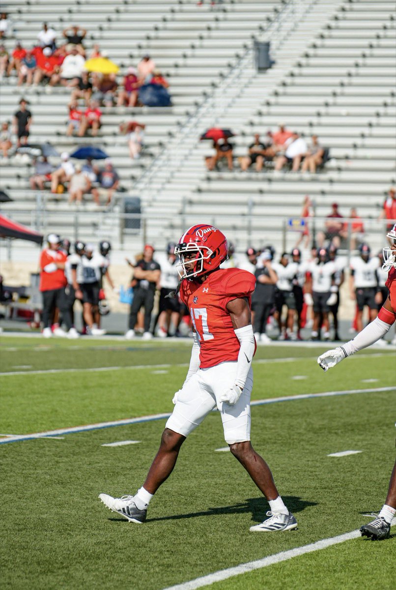shemarmcnair_'s tweet photo. Mid Season Tape 🚨
6’1 190 
Ball hawk✅
Physical✅
Well-Rounded✅

@CoachCollins_1 @Coach_J_Morgan @CoachGuillot @NCDAWGPOUND @CoachRGarth @coachjimmcleod4 https://t.co/qxT8yHL2aF
