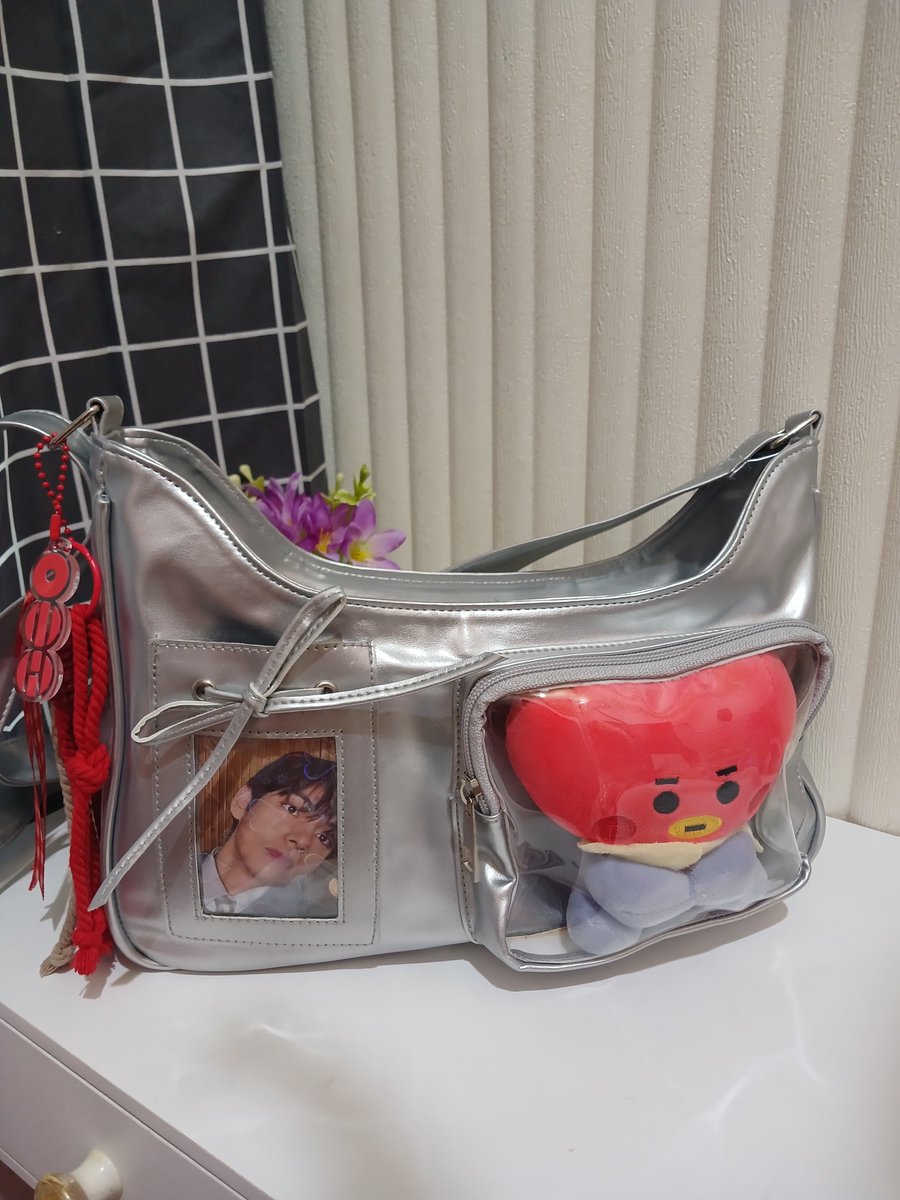 ajoom1137361's tweet photo. @mapofsvn7 @jvadmirerr Halo chimmy,, aku tata 🤩 https://t.co/YSl6SgfnRS
