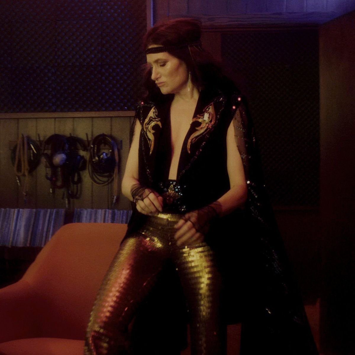 ohmissgill's tweet photo. we don’t talk about this outfit nearly enough https://t.co/x1plfZd3Ro