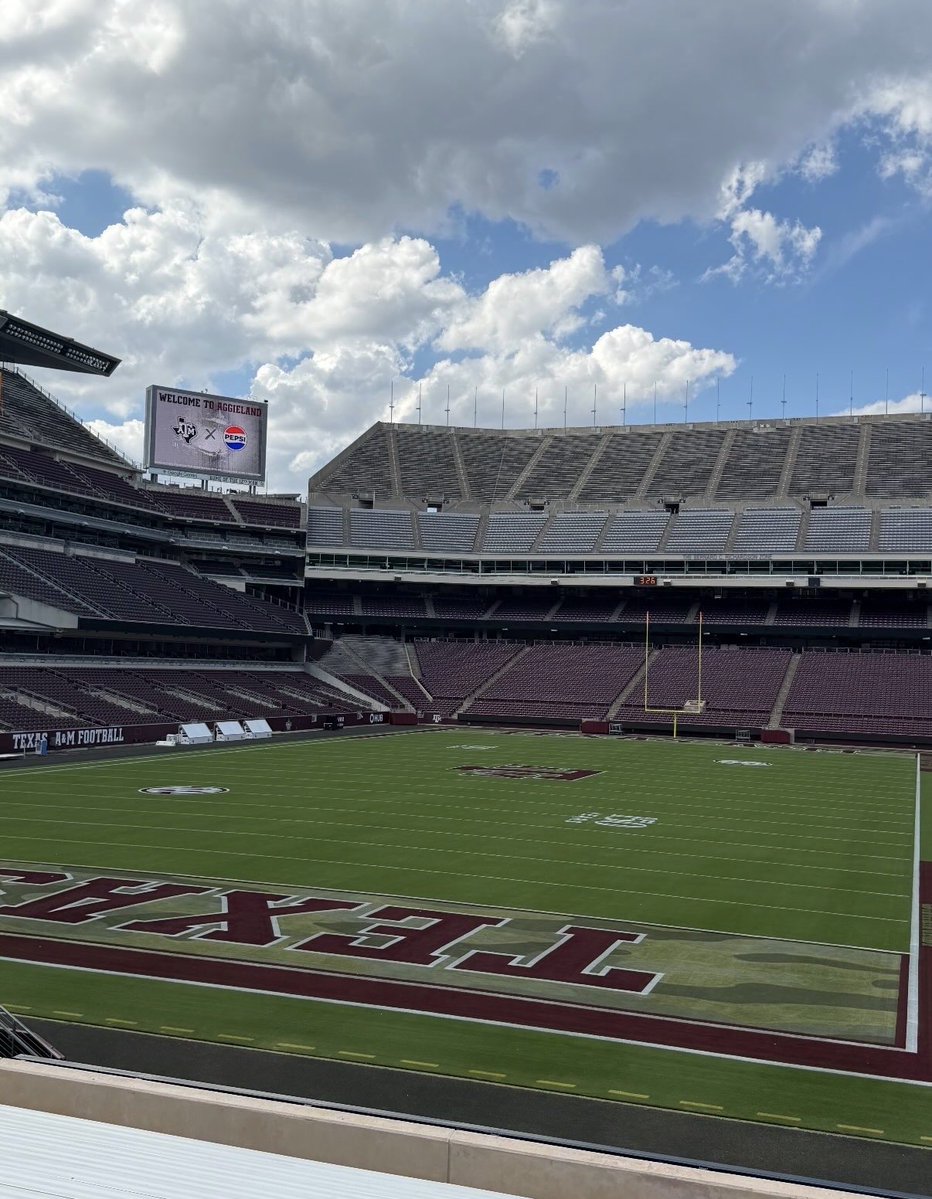 DiamondKirk76's tweet photo. Now Marcel won’t even be able to see the end zone #nuke #batteredaggiesyndrome https://t.co/PXzngFjMq2
