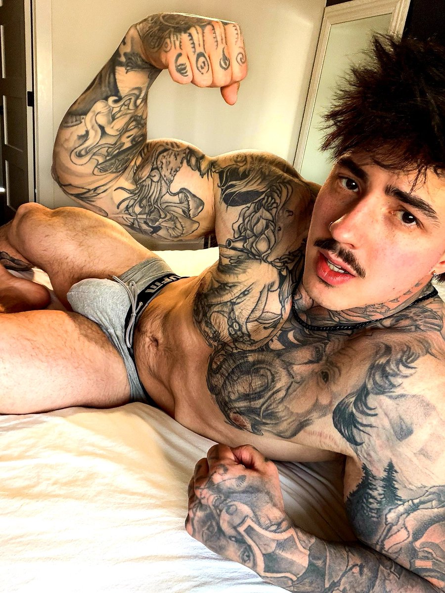 jakpsJakeAndric's tweet photo. Who would win in a wrestling match 😳?
https://t.co/SmmYqJsK40 https://t.co/cjoHlhuGcR