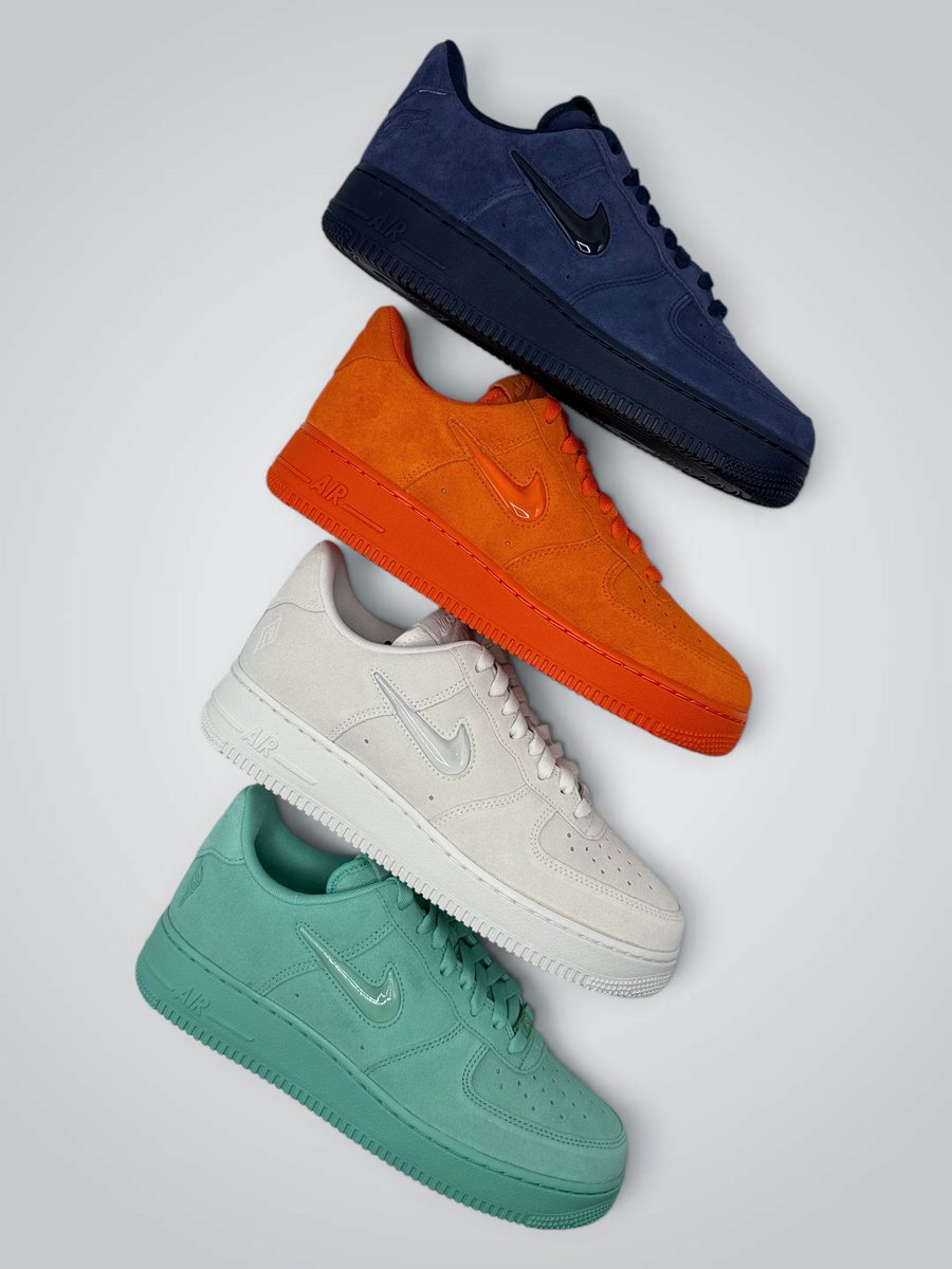 SoleRetriever's tweet photo. COMPLETE SET: WNBA x Nike Air Force 1 Jewel ☑️

-WNBA
-Indiana Fever
-Las Vegas Aces
-New York Liverty

📷 @rCClientele3 https://t.co/TXp72H9PNS