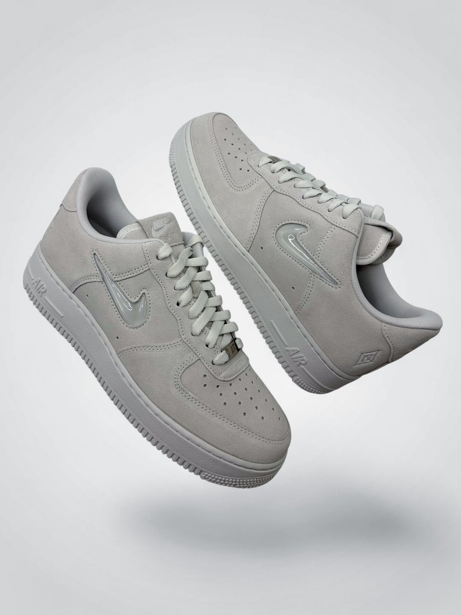 SoleRetriever's tweet photo. COMPLETE SET: WNBA x Nike Air Force 1 Jewel ☑️

-WNBA
-Indiana Fever
-Las Vegas Aces
-New York Liverty

📷 @rCClientele3 https://t.co/TXp72H9PNS