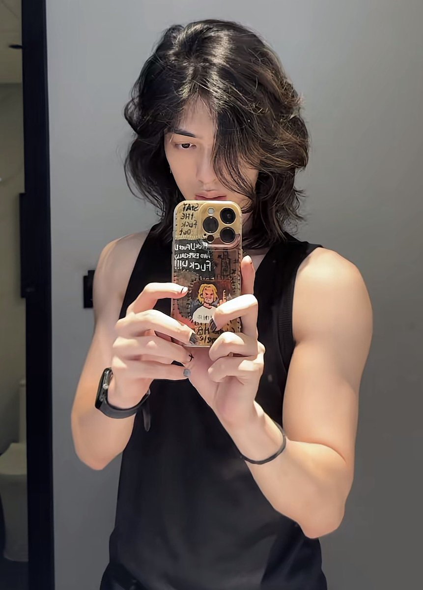 vitametallica's tweet photo. 我喜欢那种留女孩发型的长发男。男孩发型的长发男看起来更男了一点也不可爱…就比如说i prefer 2 （图源我忘了私推搬运下… https://t.co/NkAPcVsG0d