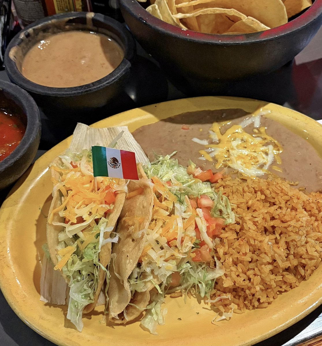 XploreFoto's tweet photo. Thanks for the great lunch @GarciasMexican.  Two shredded beef tacos with Spanish rice &amp; refried beans, plus chips with salsa &amp; refried bean dip.  #TacoTuesday https://t.co/fnyoHyPvOd