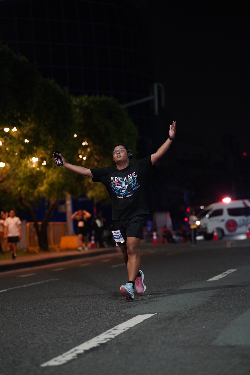 SuiLynch's tweet photo. I fckin love running!!! 🤓 https://t.co/7e7svdbEpE