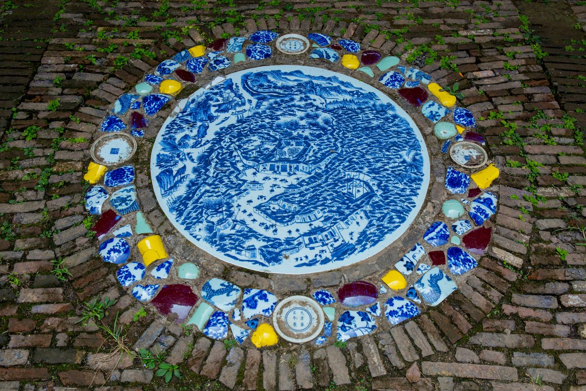 sehunl0v2's tweet photo. [Check out the beautiful shao yi porcelain path! A hidden scenic spot that blends traditional craftsmanship and natural charm perfectly]， https://t.co/tEJZjuVFZE