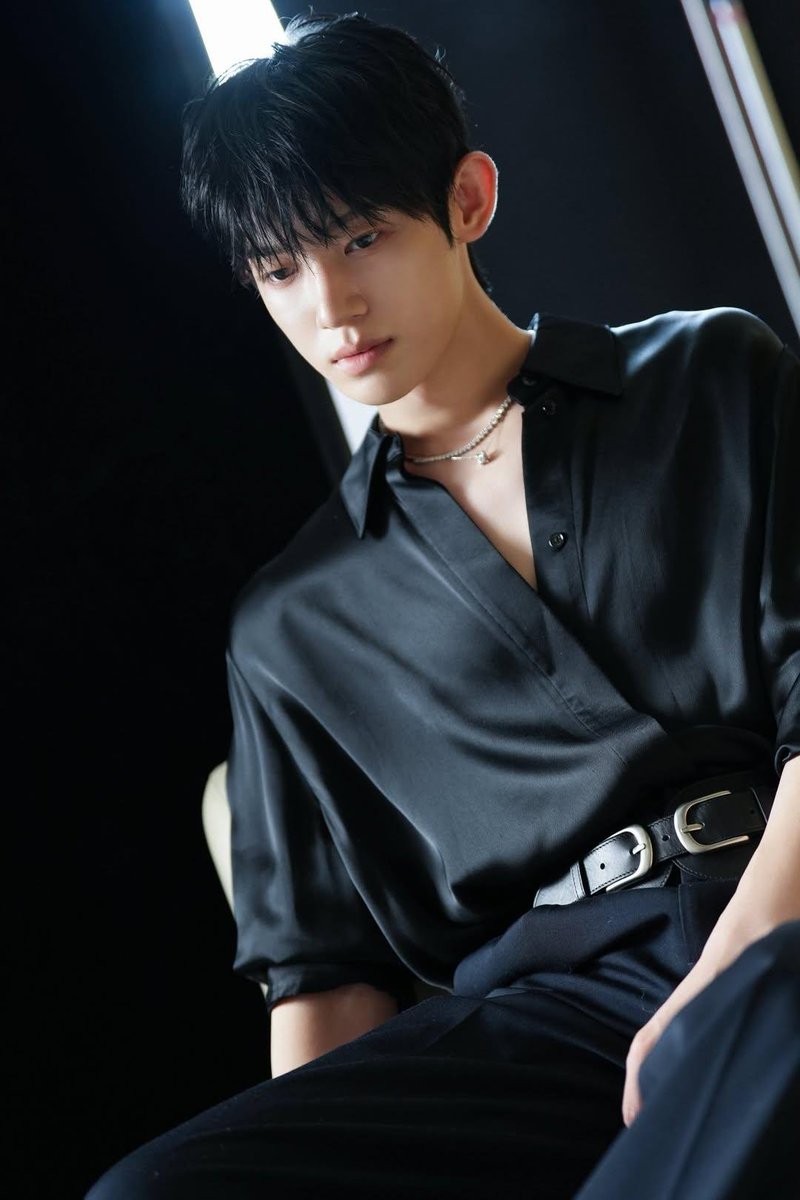 PeniSikWoo's tweet photo. Tình nồng thắm xuyên qua bao mái tranh,ngọt ngào tình yêu thắm thiết.

YOONSIK SIWOO Pour Toujours
#YOONSIK_SIWOO_PFWSS27
#KIMYOONSIK 
#PARKSIWOO https://t.co/kCIc4V8jso