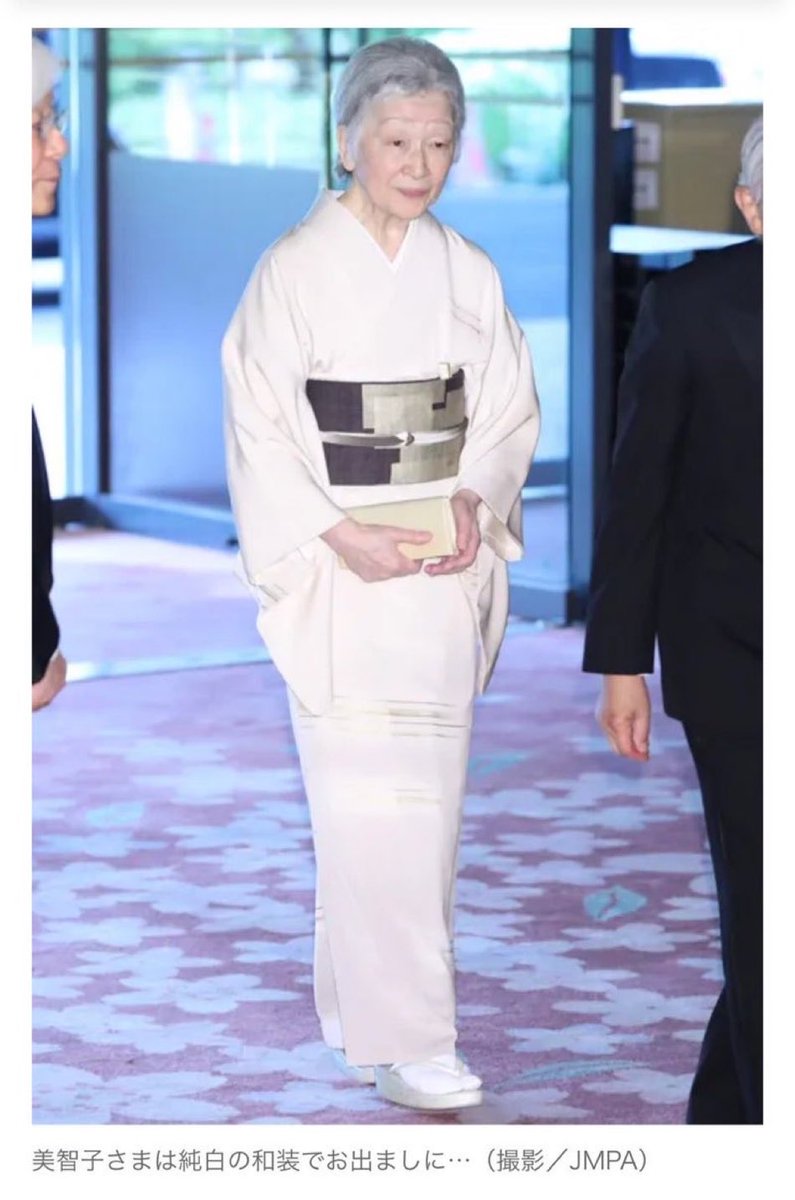 peach2881362821's tweet photo. 伝統の継承か、破壊か

美智子様は「現代に合わせた簡素化」という名目を出されることが多かったのですが、それが常に「直系の敬宮様」や「雅子皇后」に関わる部分で顕著であった点が問題視されています。

チャット解説 https://t.co/Rn6pREXpR9