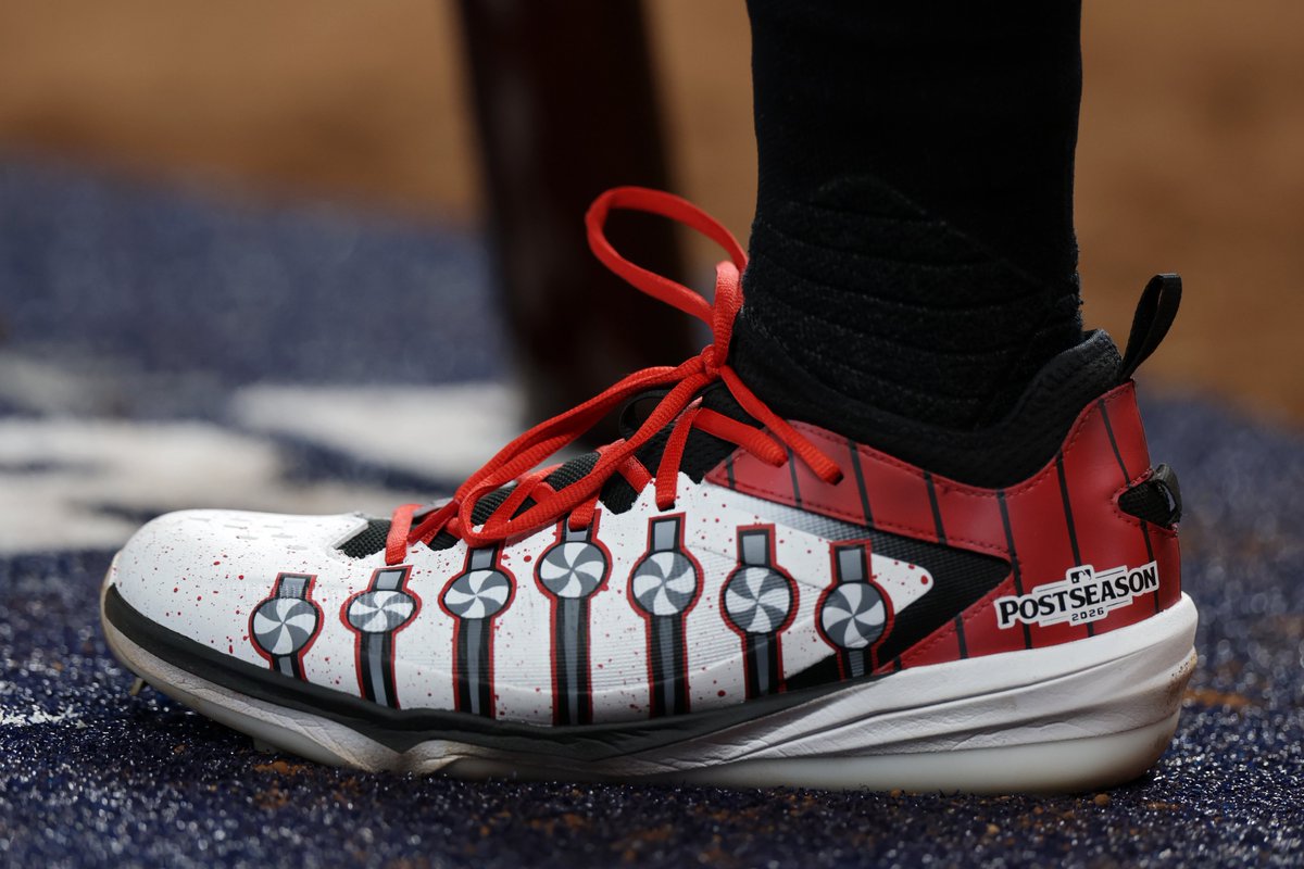 Randal Grichuk's custom White Sox #Postseason cleats are epic 🔥 
 [📷](https://pbs.twimg.com/media/HTbBpfdWIAAzwxp.jpg) https://pbs.twimg.com/media/HTbBpfdWIAA