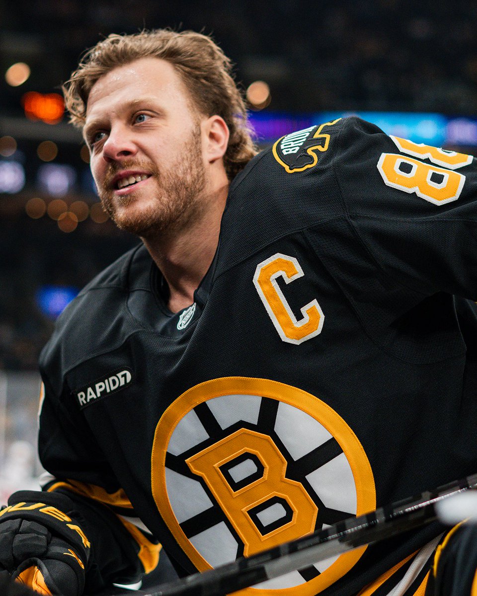 That's captain David Pastrnak right there 🫡 #NHLFaceOff 

📺: @​espn ➡️ <https://t.co/ABiQF8Qh5o> 
 [📷](https://pbs.twimg.com/media/HTbC0ASaEAA4GMT.jpg) https