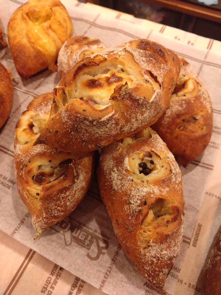 inabashiro's tweet photo. 今日の父の一言。

材料の値上がりがエグいヽ(ﾟ∀｡)ﾉ
昨年計算した原価計算表が使い物にならないぞ｡･ﾟ･(ﾉД`)･ﾟ･｡

それはそうと、最近はサツマイモ🍠が旬で良くでてます！
乳製品との相性が良いからマスカルポーネとサツマイモも美味しいよ⸜(*˙꒳˙*)⸝ https://t.co/A5NjoSLr4h