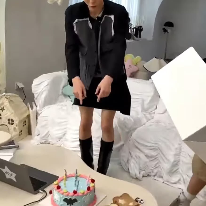 ryoischibi's tweet photo. i will not lie. ive been wishzennie for a while now but what made me ultimate ryopilled were his very cute legs https://t.co/3ivYmlgLBm