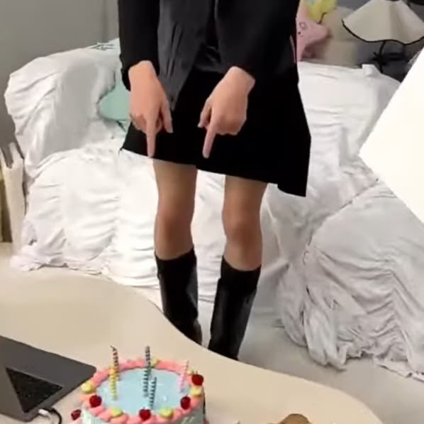 ryoischibi's tweet photo. i will not lie. ive been wishzennie for a while now but what made me ultimate ryopilled were his very cute legs https://t.co/3ivYmlgLBm