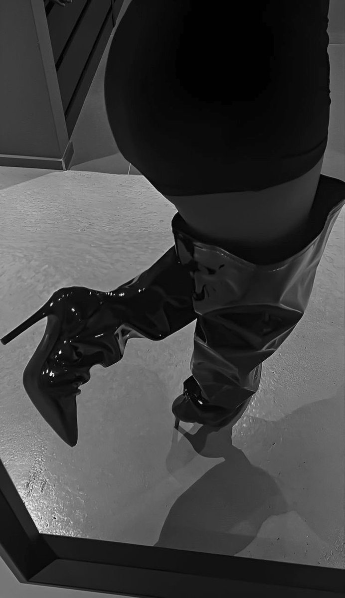 QueenMerrym1's tweet photo. Feeet checkkk https://t.co/uoZhoD4MsN